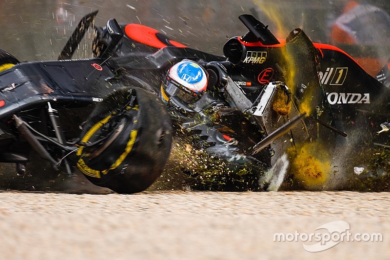 Fernando Alonso, McLaren MP4-31 büyük kaza