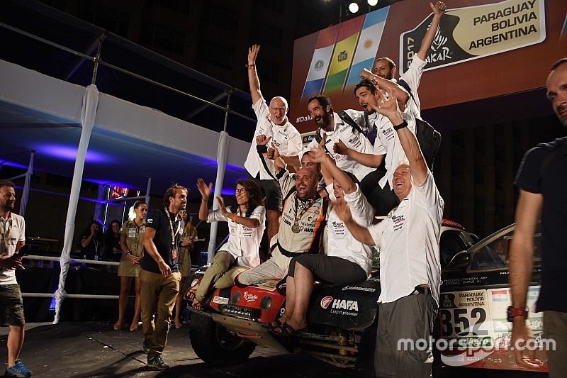 #352 BMW: Philippe Croizon, Cedric Duple con el equipo