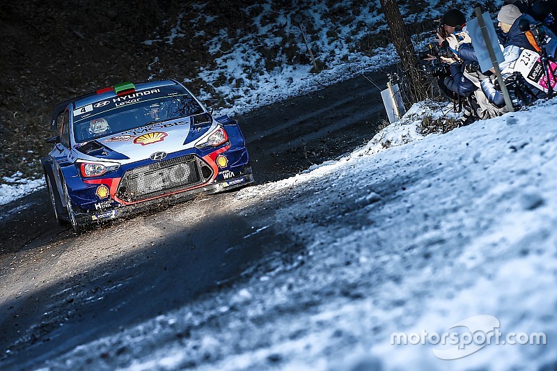 Sortie de route de Paddon, la première spéciale annulée