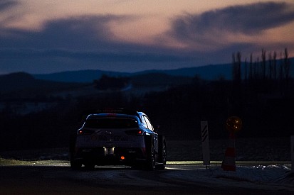 WRC Monte Carlo: Neuville führt nach Unfall von Paddon