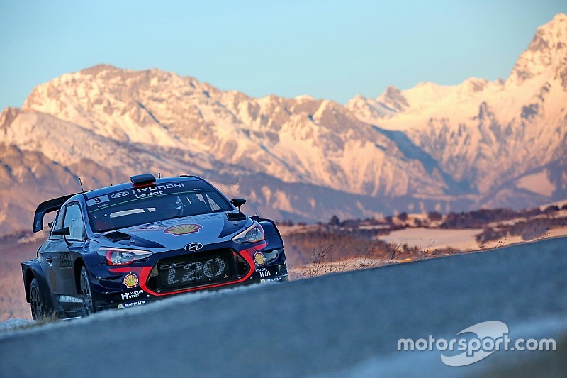 Neuville se escapa, Ogier se sale y Meeke abandona