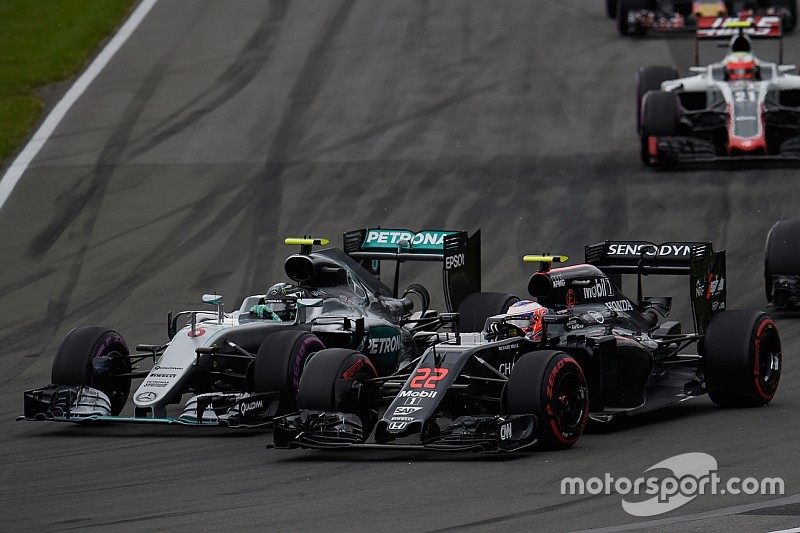 Button: "Será complicado que alguien alcance a Mercedes"