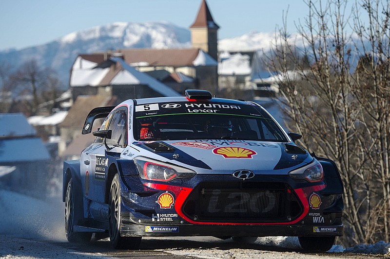 Neuville y Evans comparten victorias en la mañana del sábado