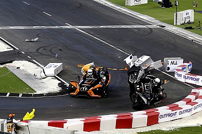 Vídeo: Wehrlein toca em Massa e capota em bateria da ROC