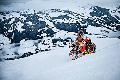 MotoGP in Kitzbühel: Marc Marquez mit Spikes auf der Skipiste