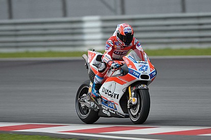 Stoner geber motor anyar Ducati di Sepang