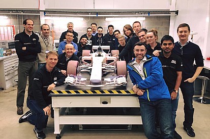 Kru tim Manor perlihatkan desain mobil F1 2017