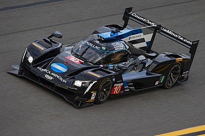 Daytona, 12° Ora: Hartley a muro e Angelelli torna al comando