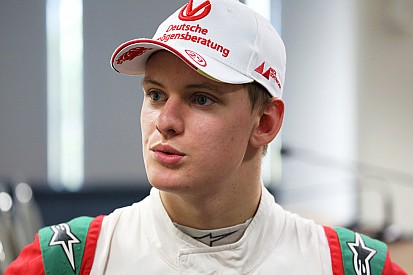 Mick Schumacher megállíthatatlan, újabb győzelmet szerzett