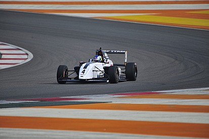 Mick Schumacher ütközött, így Newey nyert