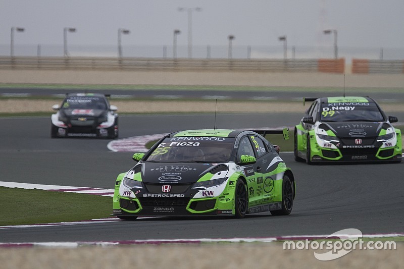 Hivatalos: Ex-F1-es versenyző fia szerződött a Zengő Motorsporthoz a WTCC-ben