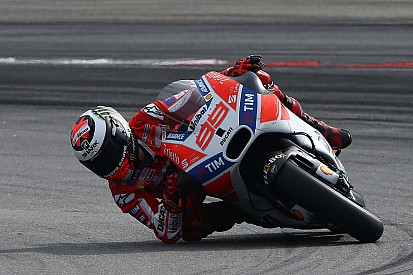 Lorenzo: "Ho fatto un grosso passo avanti, Ducati competitiva"