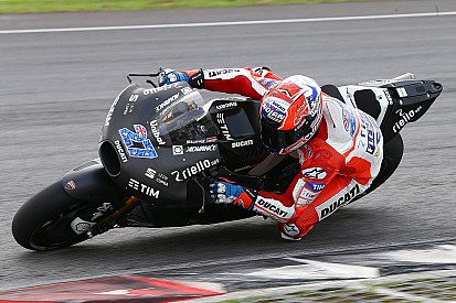 Stoner: "Abbiamo provato molte configurazioni diverse della Ducati"