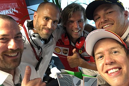 F1 selfieleri yardım müzayedesinde