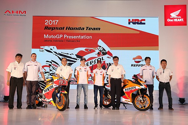 Honda apresenta moto para temporada 2017