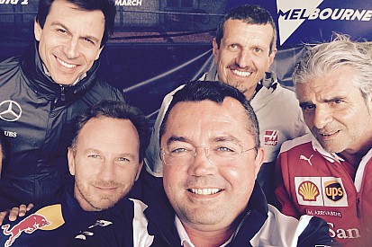 Les stars de la F1 font des selfies pour la bonne cause