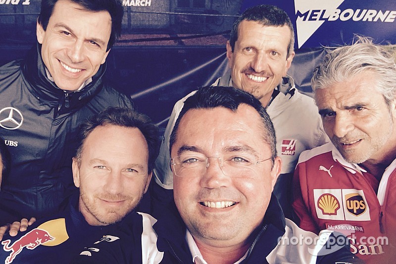 Les stars de la F1 font des selfies pour la bonne cause