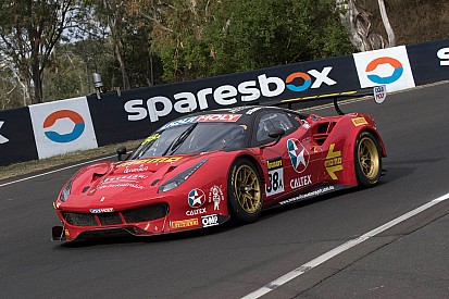 12 uur Bathurst: Vilander pakt pole met Ferrari, Vanthoor zevende
