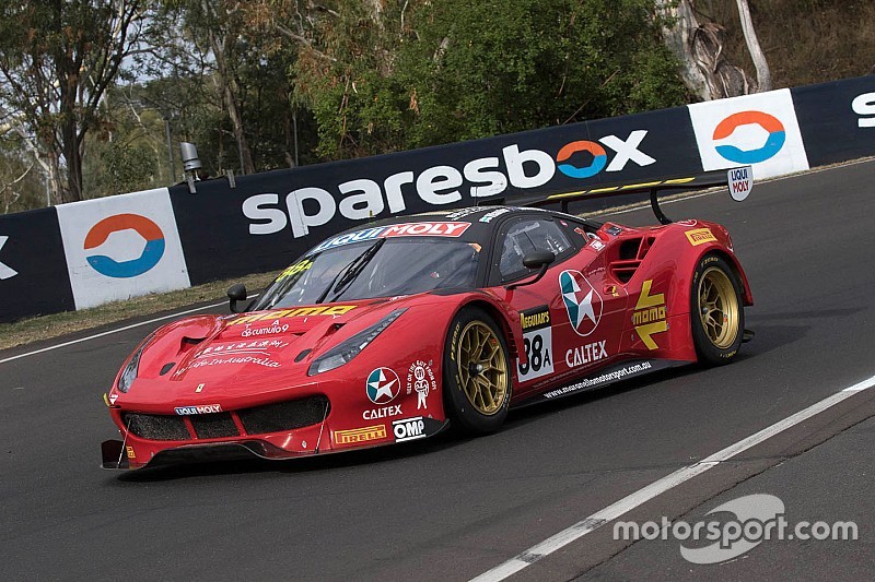 12 uur Bathurst: Vilander pakt pole met Ferrari, Vanthoor zevende