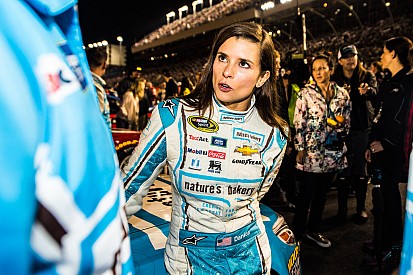 Equipe processa patrocinadora da Danica Patrick