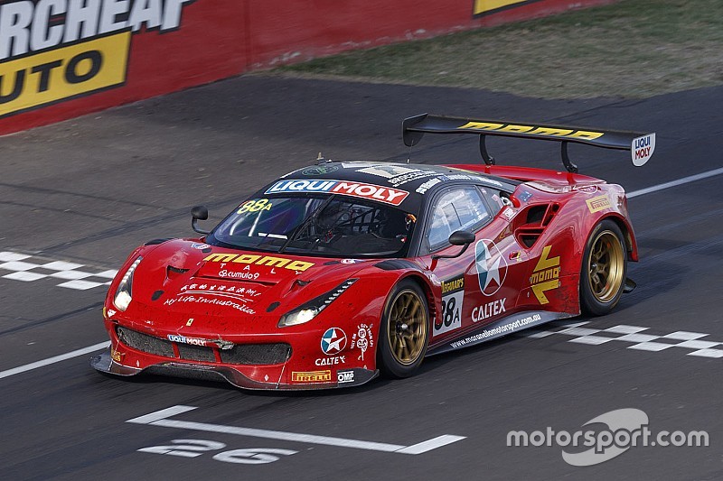 Bathurst 12 Saat: Ferrari kazandı, van Gisbergen kaza yaptı