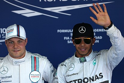 El padre de Hamilton cree que Lewis puede acabar con la carrera de Bottas