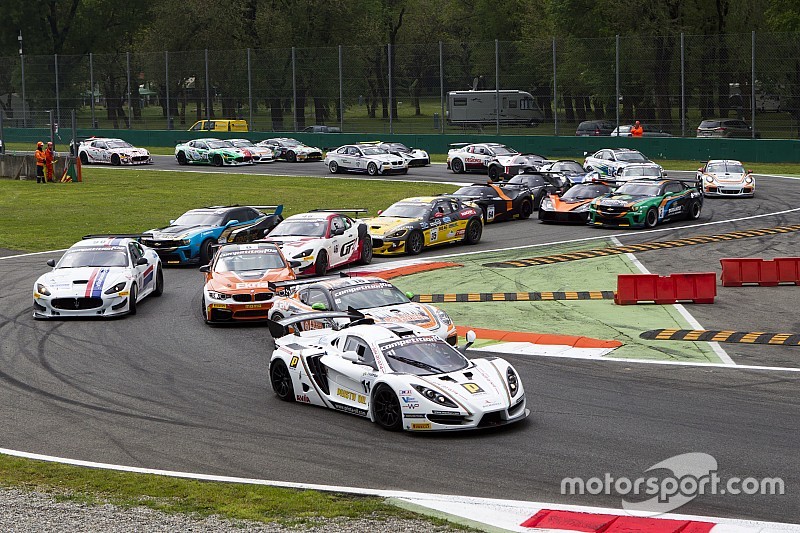 Start actie, Hendrik Still, Andreas Guelden, Sofia Car Motorsport, Sin R1 GT4, leads