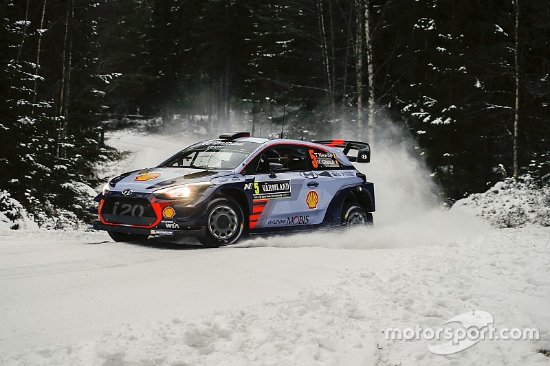WRC in Schweden: Neuville schnappt sich die Führung