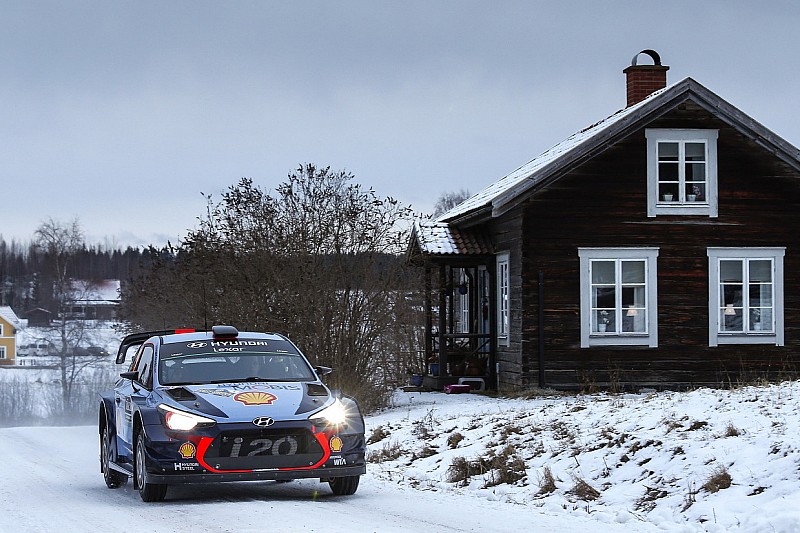 Neuville, al frente del segundo día del Rally de Suecia