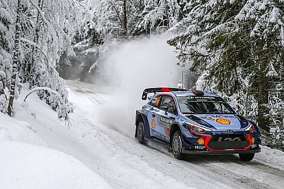 İsveç WRC: Neuville'in liderliği artıyor, Latvala zaman kaybetti