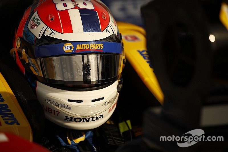Камера на визоре: как гонщики IndyCar видят овалы