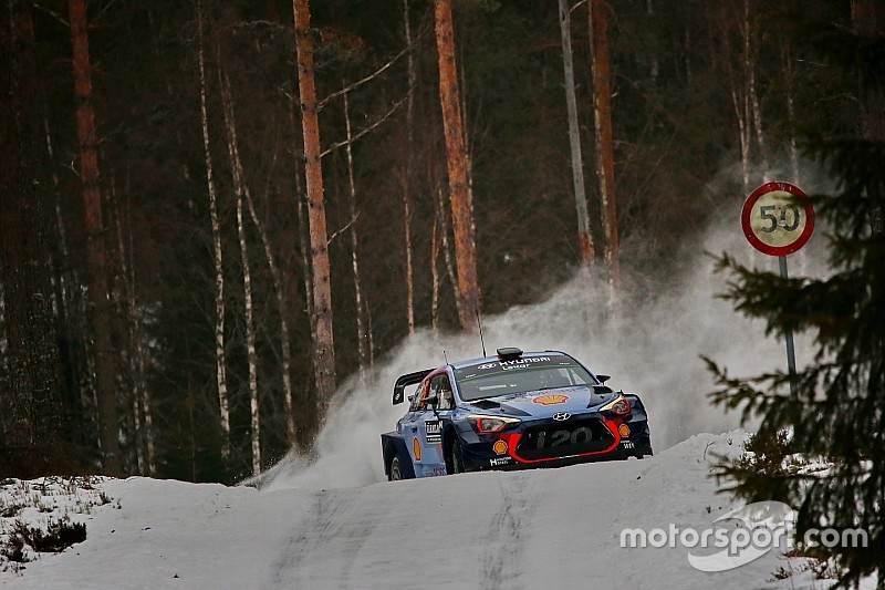 WRC in Schweden: Hyundai-Fahrer Thierry Neuville baut Führung aus