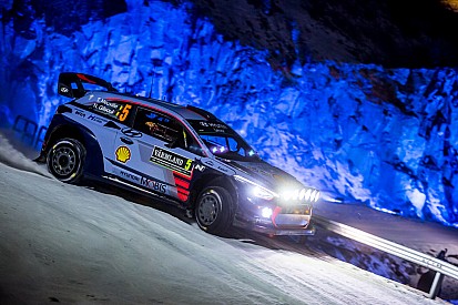 İsveç WRC: Neuville farkı açıyor, Meeke kaza yaptı