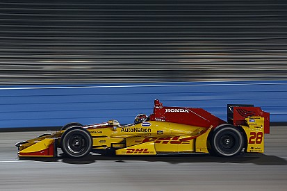 Hunter-Reay svetta nei test di Phoenix tra numerosi incidenti