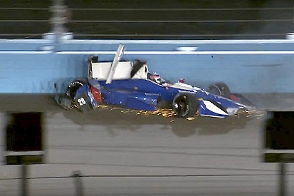 Takuma Sato sbatte nei test di Phoenix della Indycar, ma è illeso