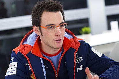 Neuville come Penelope: fa e soprattutto disfa una tela chiamata vittoria