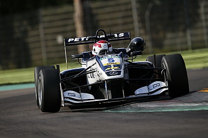 Piquet reste en F3 et vise les avant-postes