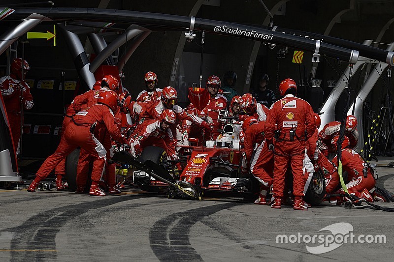 Sebastian Vettel, Ferrari SF16-H, Boxenstopp