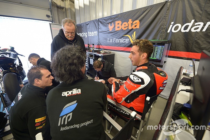 Mercado se lesiona y no estará en el inicio del Mundial de Superbike