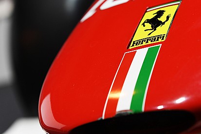 Ferrari 2017: cresce la pinna del cofano e cala il bianco
