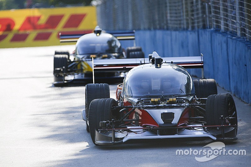 Roborace schrijft geschiedenis: eerste race tussen twee zelfrijdende prototypen