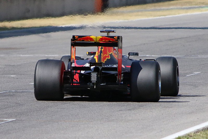 Sébastien Buemi, Red Bull Racing testing the new 2017 Pirelli tires