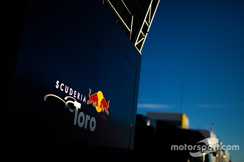 Problema no motor interrompe dia de filmagem da Toro Rosso