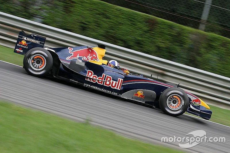 Быки большие и малые. Все машины Red Bull и Toro Rosso в Ф1