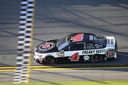 Harvick gana la etapa 2 de las 500 de Daytona