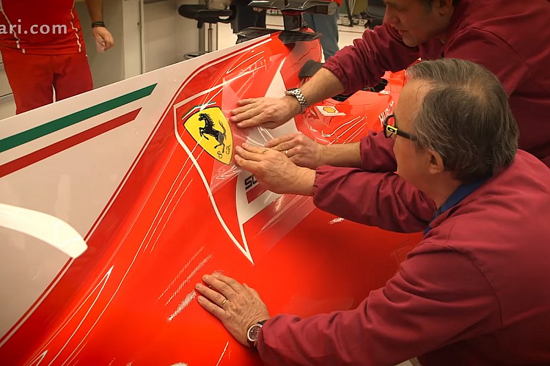 VÍDEO: Confira adesivagem da nova Ferrari na fábrica