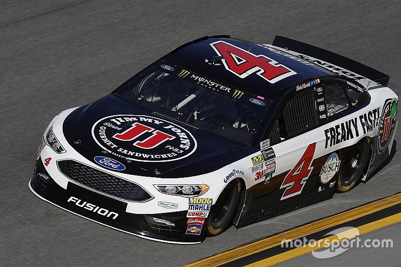 Harvick vence a Newman por la pole en Atlanta