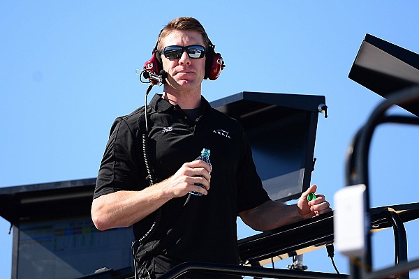 NASCAR-Besuch: Carl Edwards kommt mit Helm und Overall