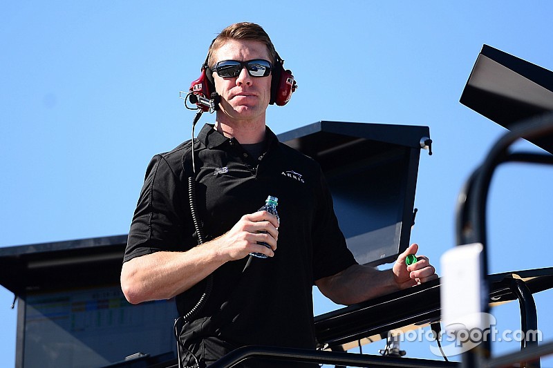 NASCAR-Besuch: Carl Edwards kommt mit Helm und Overall