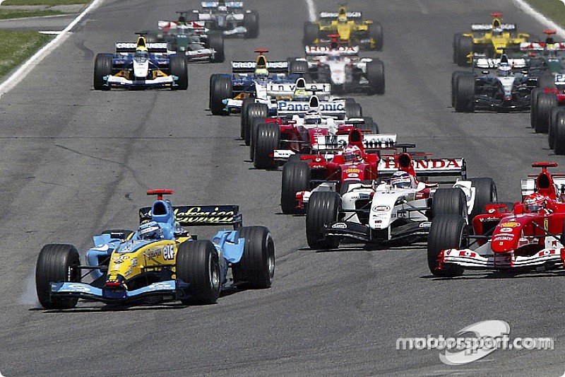 Start: Jarno Trulli takes the lead ahead of Michael Schumacher and Takuma Sato